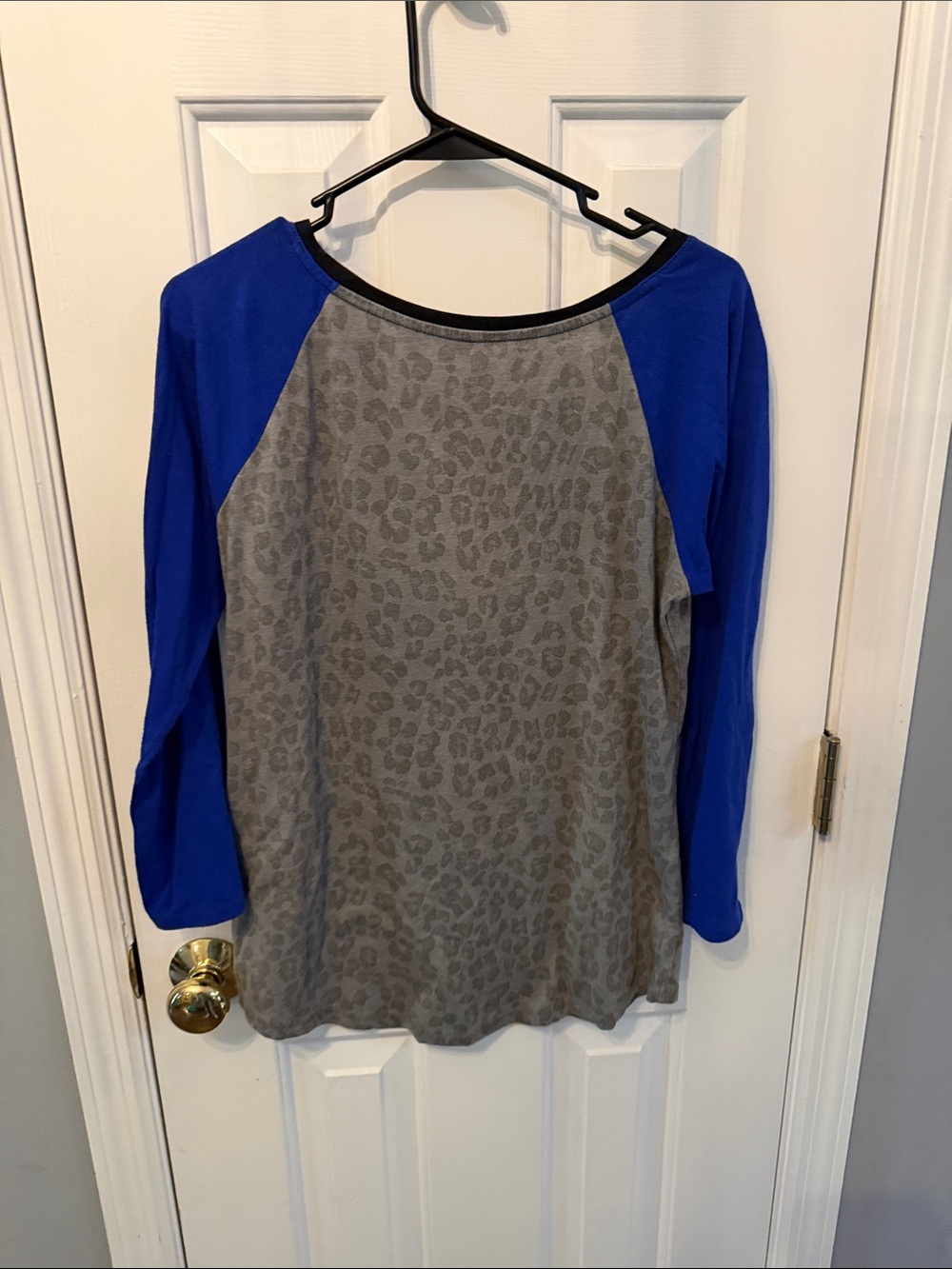 American Eagle Outfitters Grey Leopard Baseball Tee with Royal Blue Sleeves - Picture 3 of 3